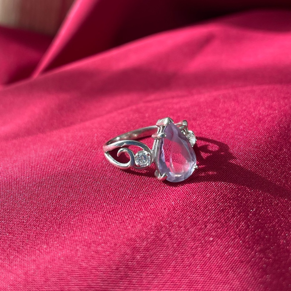 Solid 14k Vintage Ring - Picture 4 of 12